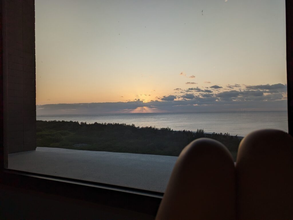 房間夜晚海景
