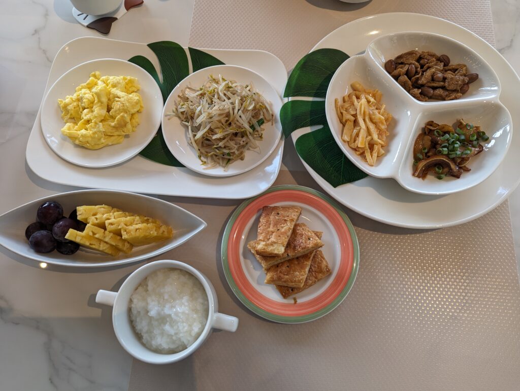 民宿主人親煮的中式早餐兩人份